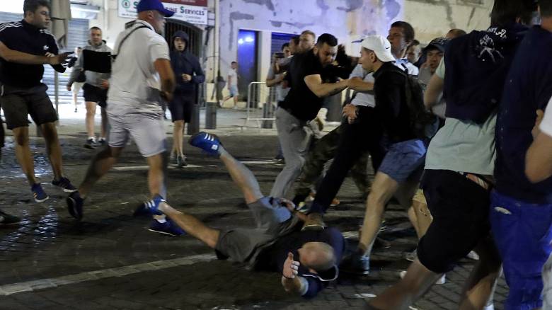 EURO 2016: νύχτα τρόμου από Άγγλους, Ρώσους και Γάλλους χούλιγκανς στην Μασσαλία