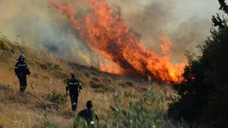 Εκτός κάθε ελέγχου η πυρκαγιά στην Κύπρο-Εκκενώνονται χωριά, βοήθεια και από την Ελλάδα