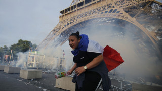 Euro 2016: Δακρυγόνα στην fan zone στον Πύργο του Άιφελ λίγο πριν τον τελικό