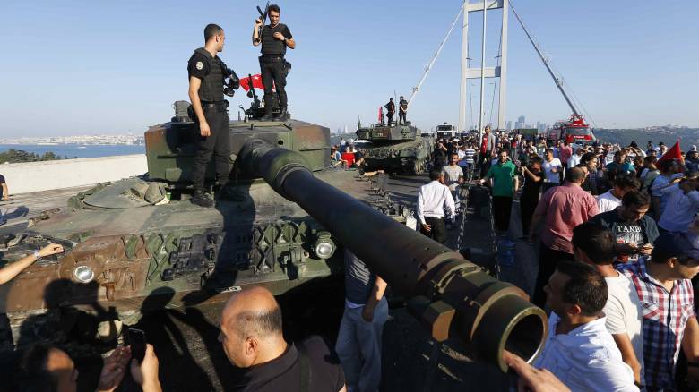 Μπαράζ συλλήψεων στην Τουρκία (vid)