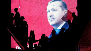 Ερντογάν: Φοβάται νέο πραξικόπημα, διαπομπεύει τους πραξικοπηματίες