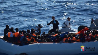 Ιταλία: Νεκροί βρέθηκαν 21 γυναίκες και ένας άνδρας σε λέμβο με 200 πρόσφυγες