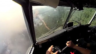 Με τα μάτια του πιλότου: Συγκλονιστικές σκηνές κατάσβεσης στην Εύβοια μέσα από το Canadair (vid)