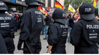 Spiegel: Δεν ήταν «μοναχικοί λύκοι» οι δράστες των επιθέσεων στη Γερμανία