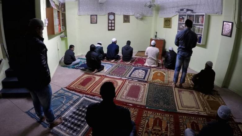 Η κρίση κλείνει τα παράνομα τζαμιά - Στην τελική ευθεία το τέμενος στον Ελαιώνα