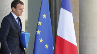 Παραιτείται ο υπουργός Οικονομικών της Γαλλίας Εμανουέλ Μακρόν