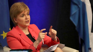 Σκωτία: Η Στέρτζον επαναφέρει με δημόσιο διάλογο το θέμα της ανεξαρτησίας