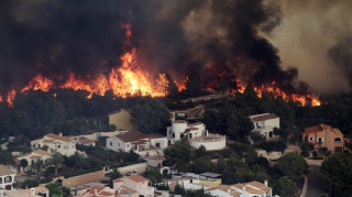 1.400 άνθρωποι απομακρύνθηκαν από τη Βαλένθια, λόγω πυρκαγιάς