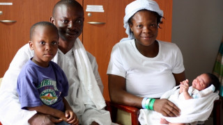 Γιατροί χωρίς Σύνορα: Γέννηση στη θάλασσσα σε διασωστικό πλοίο  για πρόσφυγες