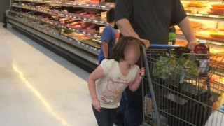 Οχάιο: Πατέρας έσερνε από τα μαλλιά την κόρη του σε σούπερ μάρκετ