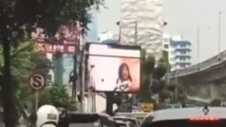 Ινδονησία: Διαφημιστική πινακίδα-μάτριξ έπαιζε σκληρό πορνό επί 5 λεπτά (vid)
