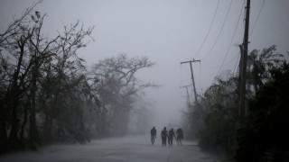 Ο τυφώνας Μάθιου εξελίσσεται στην πιο σφοδρή καταιγίδα της δεκαετίας (pics)