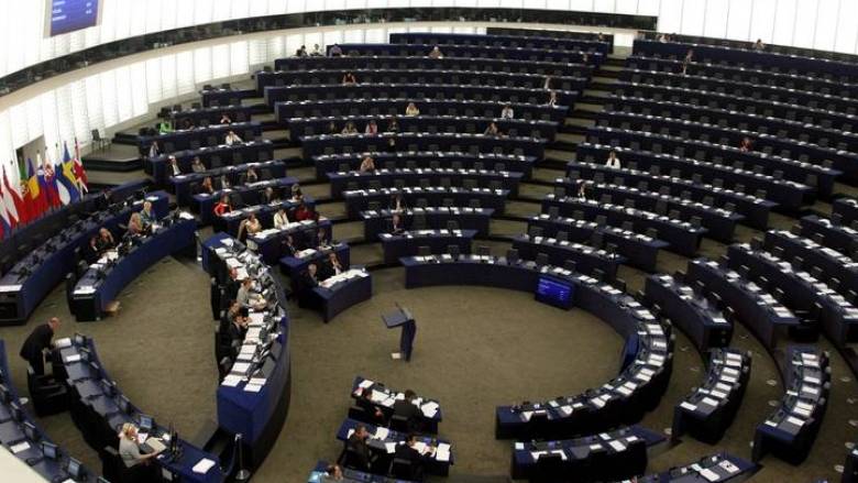 Το «δώρο» που εξετάζει το Ευρωπαϊκό Κοινοβούλιο να κάνει στους 18χρονους (vid)