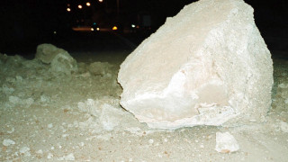 Μεσολόγγι: Έπεσε βράχος πάνω σε σπίτι (pics)