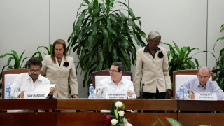 Σε νέα ειρηνευτική συμφωνία κατέληξαν η κυβέρνηση της Κολομβίας και οι αντάρτες της FARC