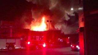 Κόλαση στο Όκλαντ: 9 νεκροί από πυρκαγιά σε αποθήκη