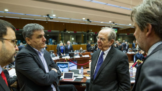 Στη σκιά του ιταλικού δημοψηφίσματος το Eurogroup