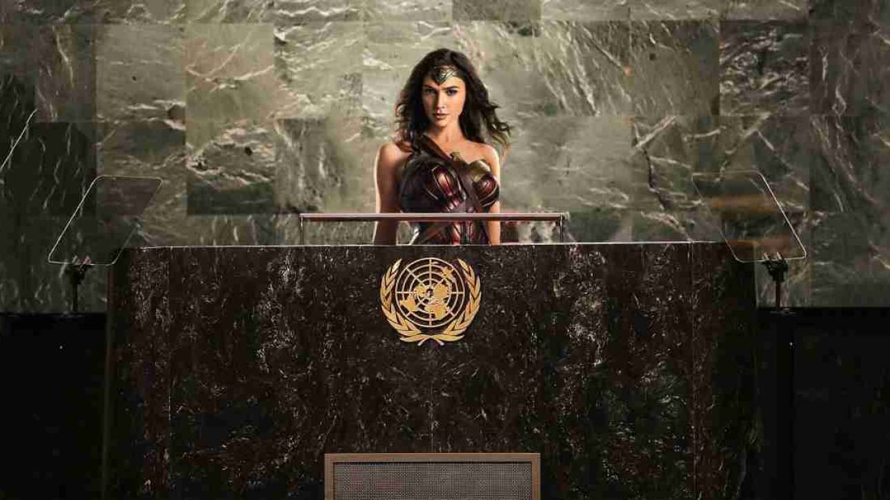 ΟHE: απέλυσε τη Wonder Woman από πρέσβειρα