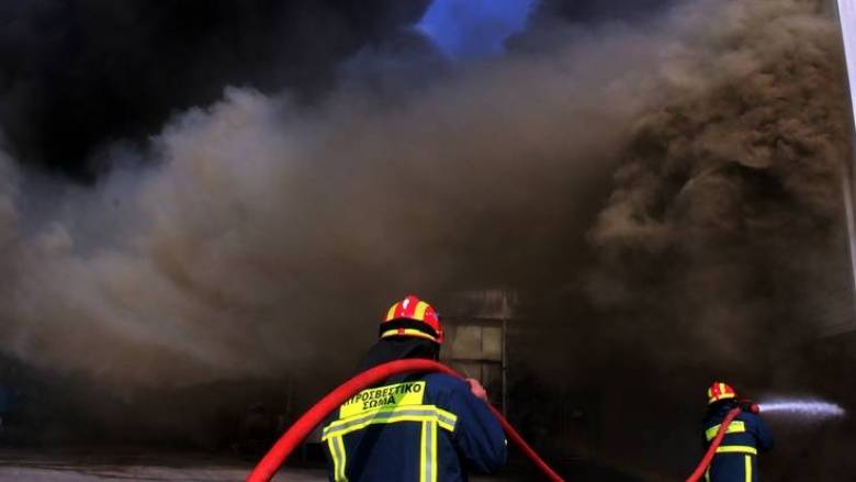 Πυρκαγιά σε εργοστάσιο στην παλαιά εθνική οδό Αθηνών ...