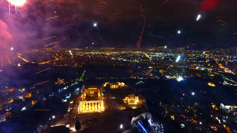 Πρωτοχρονιά: Έτσι υποδέχθηκε η Αθήνα το 2017