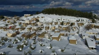 Μαγικές εικόνες από drone πάνω από τον χιονισμένο Ψηλορείτη (vid)