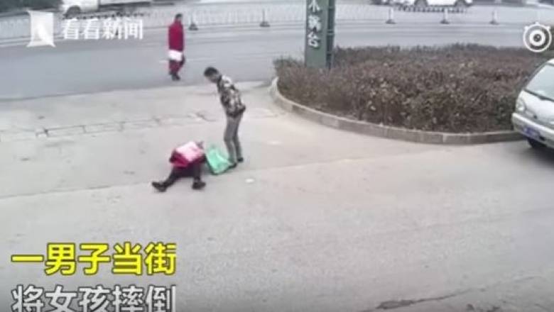 Σκληρές εικόνες: Άνδρας κλωτσά στο κεφάλι τη σύντροφό του (vid)