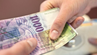 Οι Ελβετοί «σνομπάρουν» το πλαστικό χρήμα
