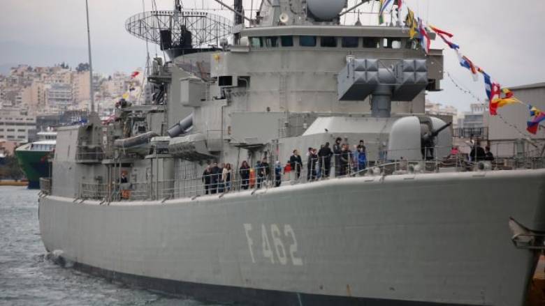 Ο Τσίπρας στέλνει πολεμικό πλοίο για τη φιλοξενία προσφύγων