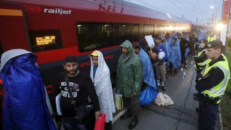 Η Αυστρία ζητά να μειωθούν στο μισό οι αιτήσεις ασύλου