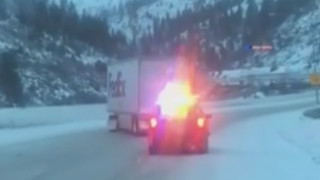 Η εντυπωσιακή αντίδραση ενός οδηγού νταλίκας στο χιόνι (video)