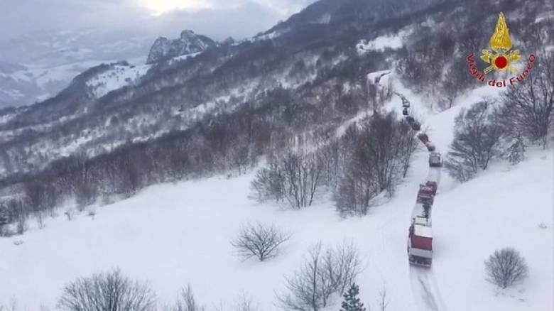 Ιταλία: Καμία ελπίδα για επιζώντες από τη χιονοστιβάδα (vid&pics)