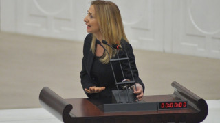 Τουρκία: Βουλευτής δέθηκε στο βήμα της Εθνοσυνέλευσης (pics)
