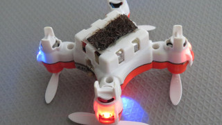 Drone σε ρόλο μέλισσας ρομπότ