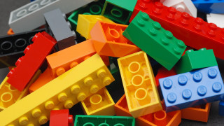 Πόσους συνδυασμούς μπορείτε να κάνετε με 6 τουβλάκια της LEGO;