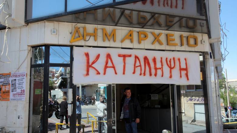 Ο Καμίνης καταγγέλλει καταλήψεις κτιρίων στο κέντρο της Αθήνας