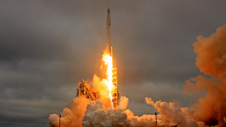 Με απόλυτη επιτυχία η ιστορική εκτόξευση του Falcon-9 και η επιστροφή του στη Γη (pics&vids)