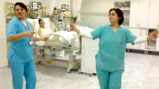 Τουρκία: Γιατροί και νοσηλευτές χόρευαν τον «χορό της κοιλιάς» μέσα στην εντατική (Vid)