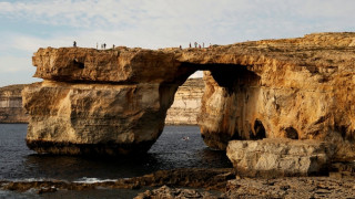 Μάλτα: Κατέρρευσε η εμβληματική βραχώδης αψίδα στο νησί Γκόζο (pics)