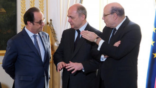Την παραίτησή του υπέβαλε ο Γάλλος υπουργός που προσέλαβε στη βουλή τις κόρες του