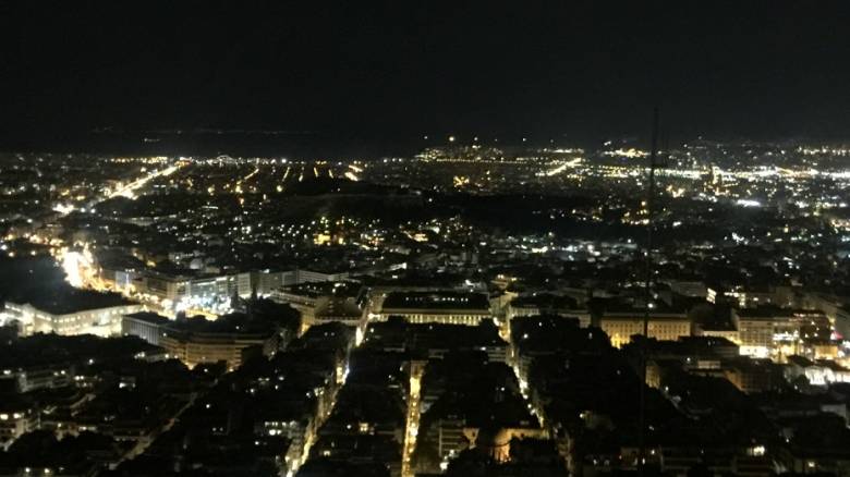 Ώρα της Γης: Έσβησαν τα φώτα στην Αθήνα (pics)
