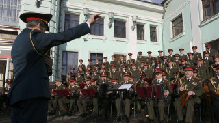 Η ρωσική στρατιωτική χορωδία «Αλεξάντροφ» στην Κων/πολη για πρώτη φορά μετά την τραγωδία