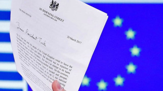 Bloomberg: Στις 22 Μαΐου οι επίσημες διαπραγματεύσεις για το Brexit