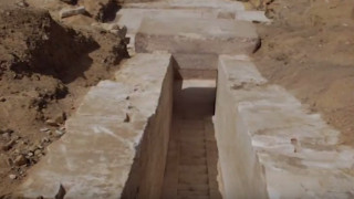 Αρχαιολόγοι ανακάλυψαν μια πυραμίδα ηλικίας 3.700 ετών (pics&vid)