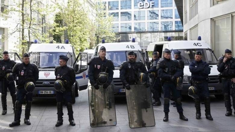Η ΕΤΑ έδωσε στην αστυνομία μια λίστα με 12 κρυψώνες όπλων στη Γαλλία