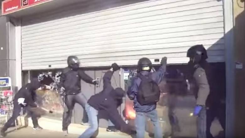 Νέο βίντεο από την επίθεση στα κεντρικά γραφεία της Χρυσής Αυγής