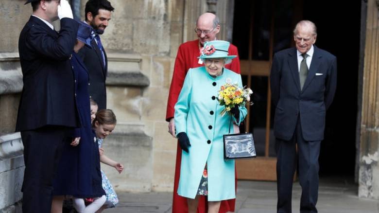 Η βασίλισσα Ελισάβετ γιορτάζει τα 91α γενέθλιά της με κανονιοβολισμούς (pics)