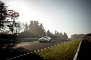 To ρεκόρ του πιο γρήγορου προσθιοκίνητου στο Ring ανήκει και πάλι στο Honda Civic Type R