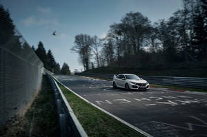 To ρεκόρ του πιο γρήγορου προσθιοκίνητου στο Ring ανήκει και πάλι στο Honda Civic Type R