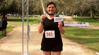 Η γυναίκα που έτρεξε έναν ολόκληρο μαραθώνιο για να νικήσει την ασθένειά της (pics)