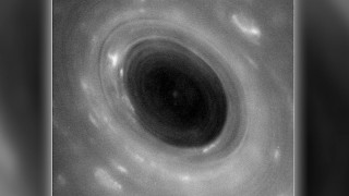 Νέες εντυπωσιακές φωτογραφίες του Κρόνου από το Cassini